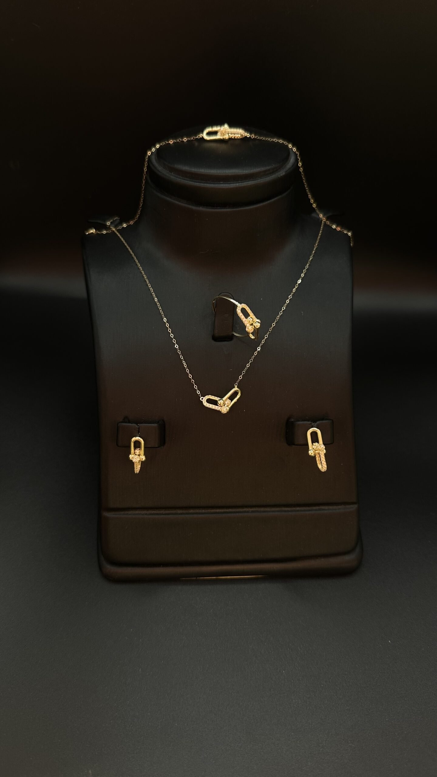 FullSizeRender-scaled-1.jpeg طقم تيفاني عيار 18 الوزن 6.84 جرام - الصورة 1